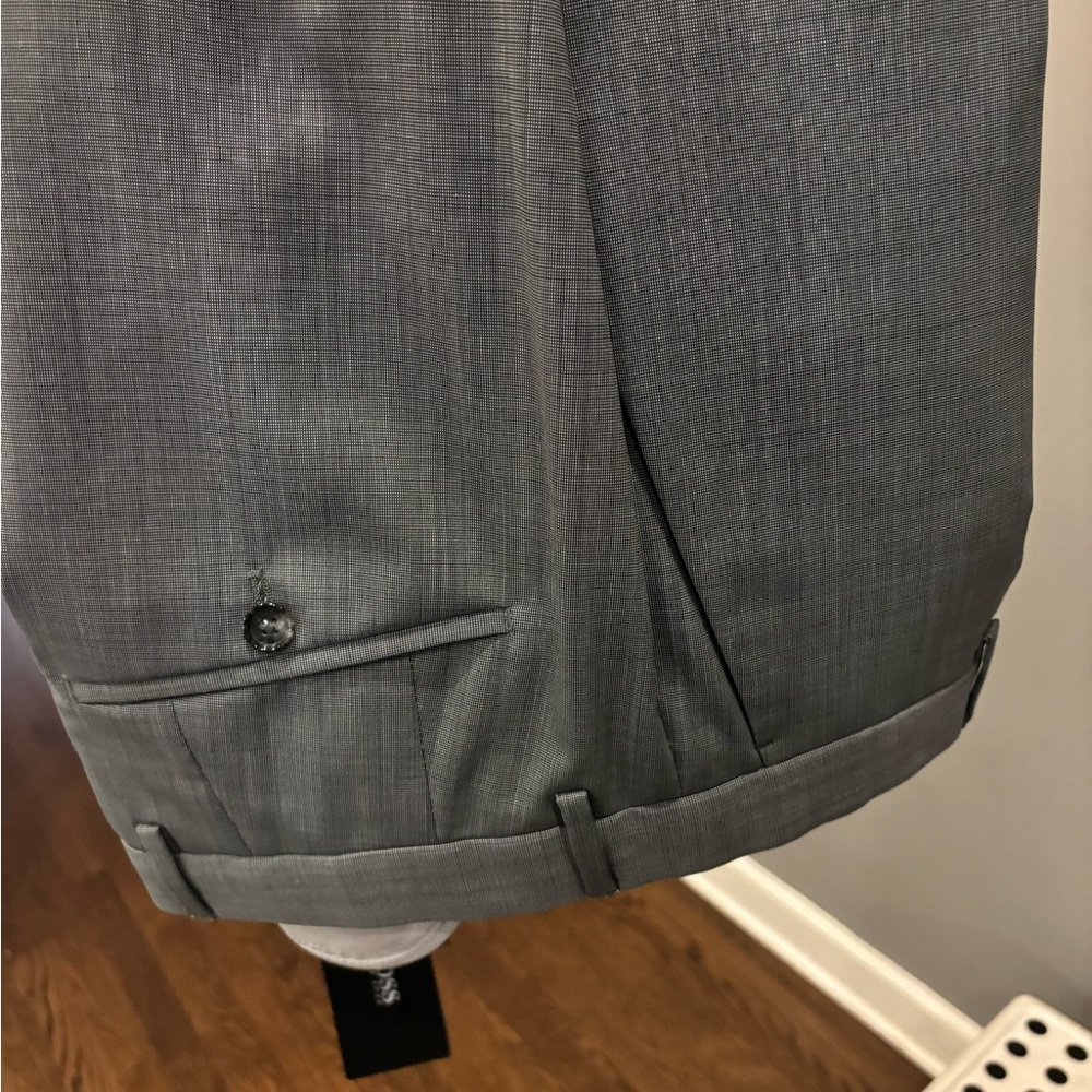 Men’s HugoBoss pants slimmer / athletic fit. Dress pants -amazing item.